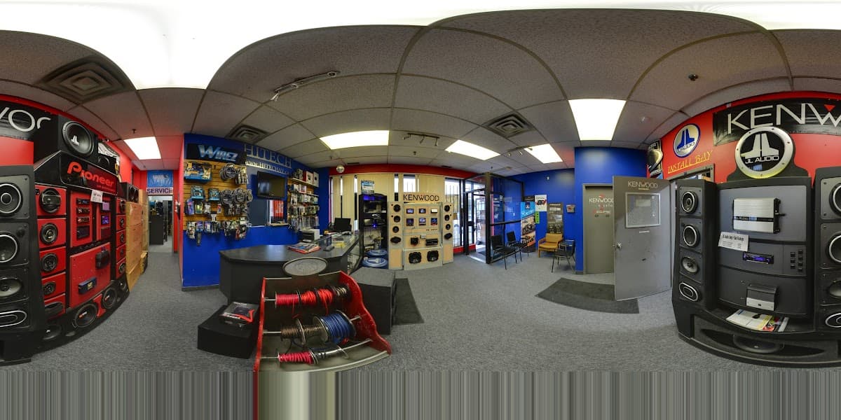 HiTech Audio Video car audio shop in Brampton, Ontario photo 3