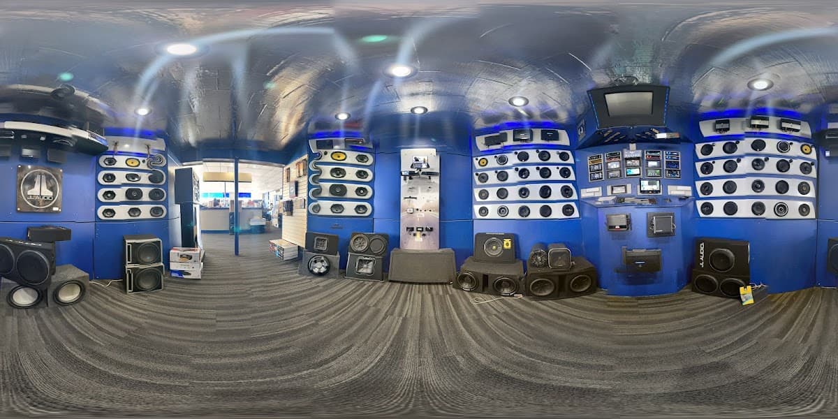 Creative Audio car audio shop in Joplin, Missouri photo 6