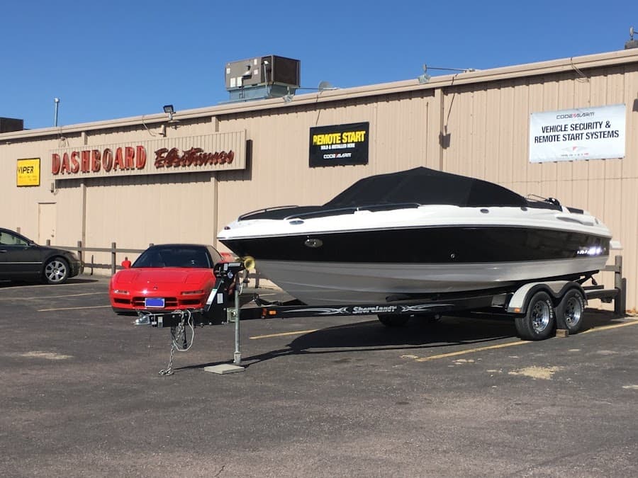 Dashboard Electronics car audio shop in Sioux Falls, South Dakota photo 10