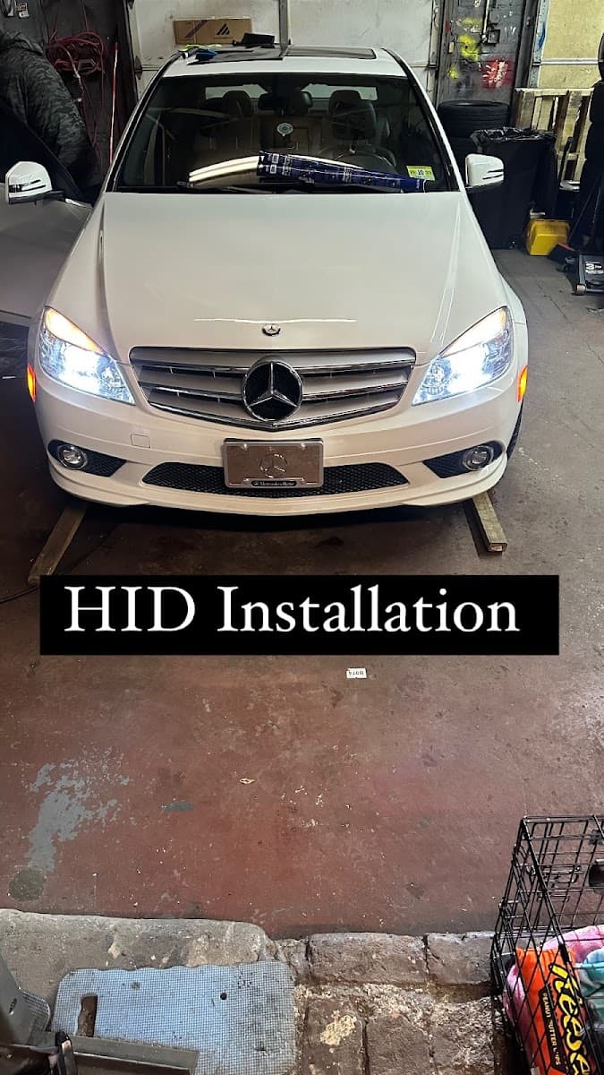 C T Custom car audio and security car audio shop in Philadelphia, Pennsylvania photo 10