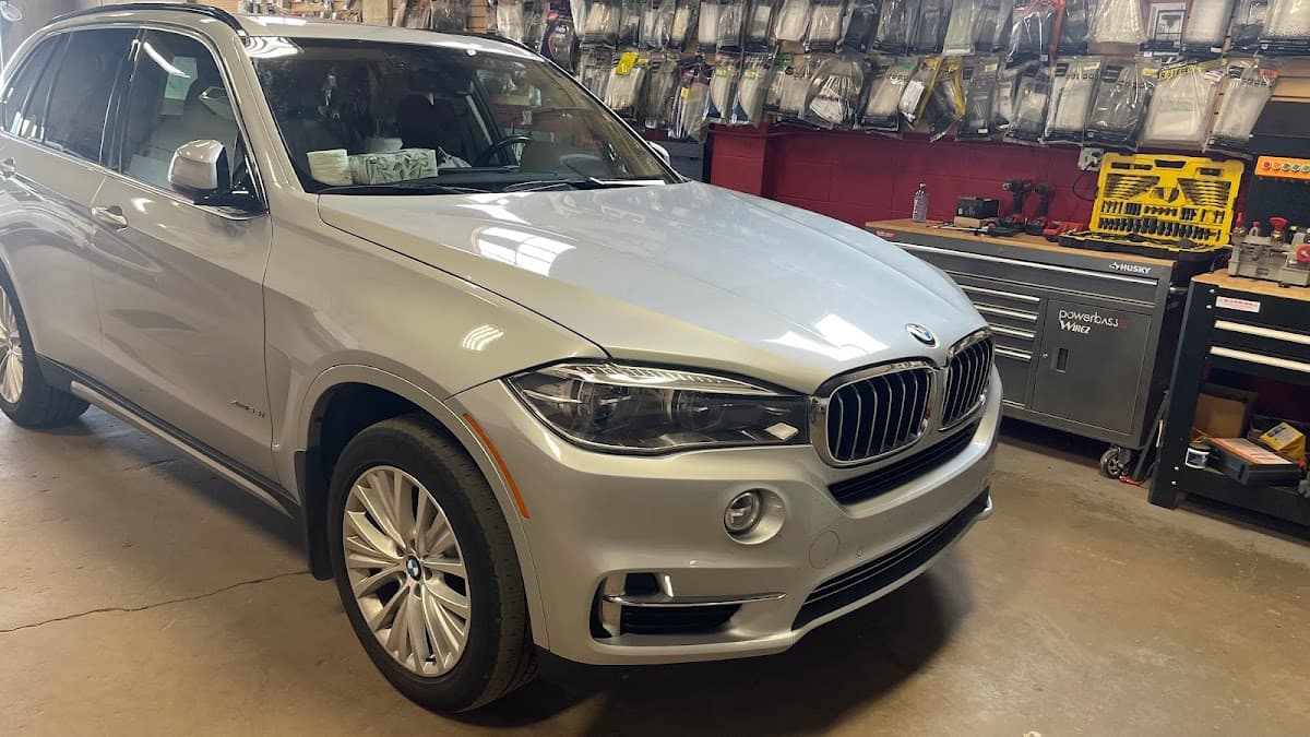 FOZIER'S ELECTRONICS car audio shop in Edmonton, Alberta photo 5