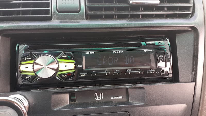 Honda dashboard with an INESA head unit and USB port at Thee Sound Shop in Compton, California