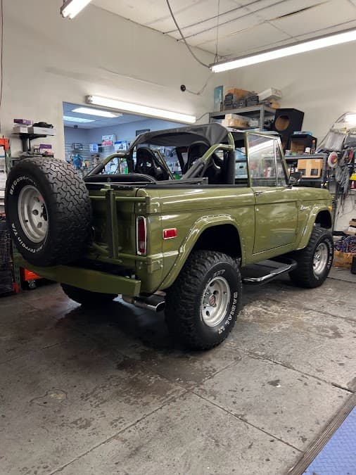 Santa Monica Car Sound & Window Tinting image 8