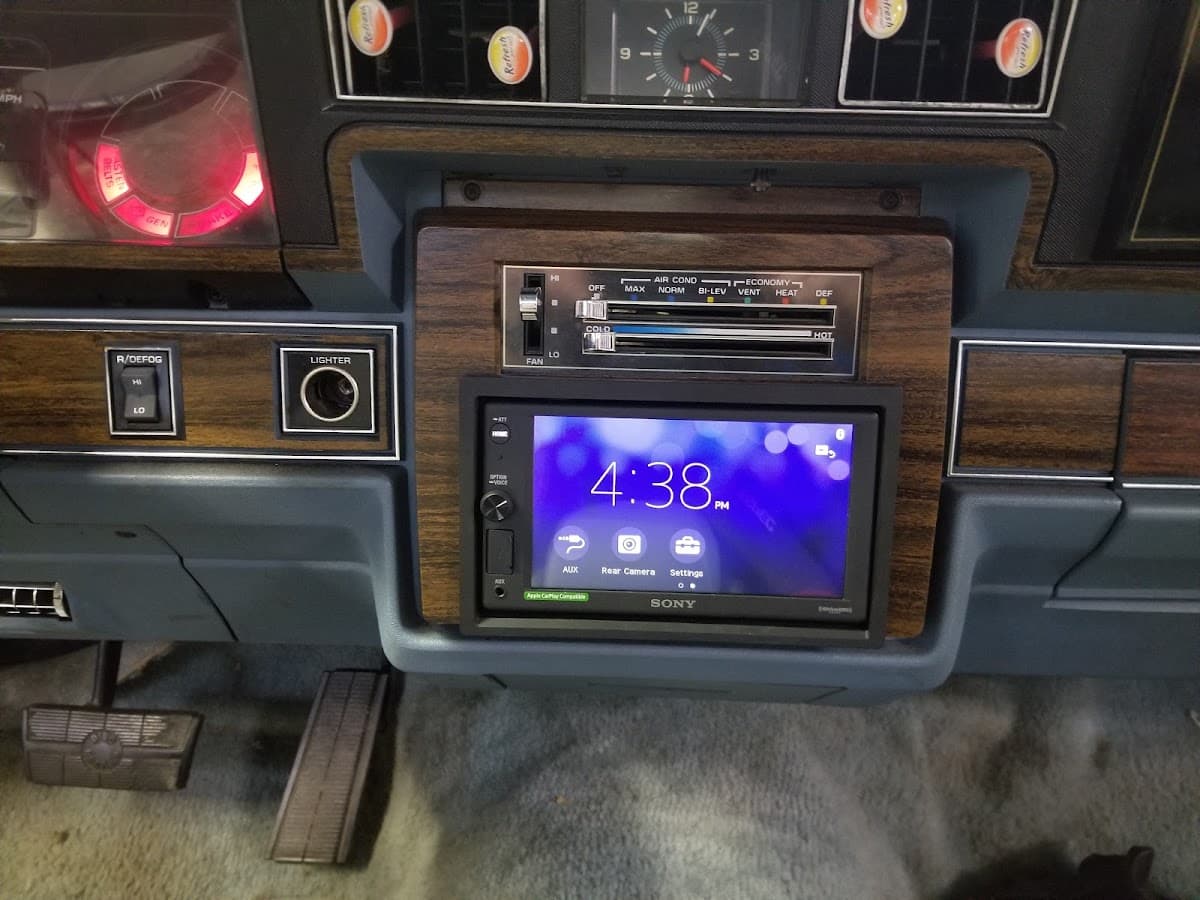 North Iowa Car Electronics car audio shop in Mason City, Iowa photo 9