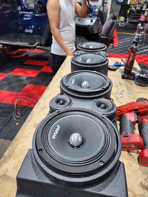 P&P CUSTOMS car audio shop in Paterson, New Jersey photo 4
