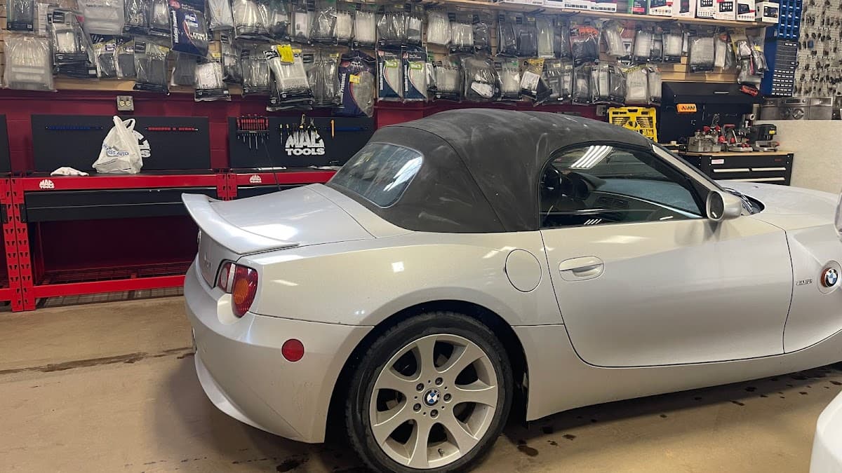 FOZIER'S ELECTRONICS car audio shop in Edmonton, Alberta photo 9