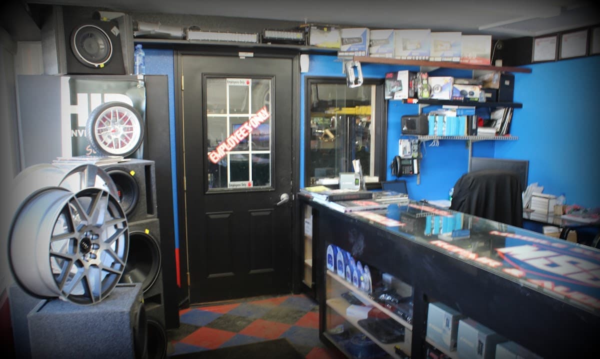 Mobile Super Service /MSS car audio shop in Des Moines, Iowa photo 8