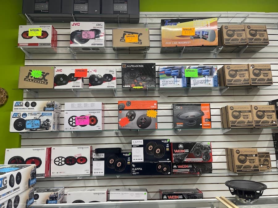Aztec Auto Sound car audio shop in Kansas City, Missouri photo 7