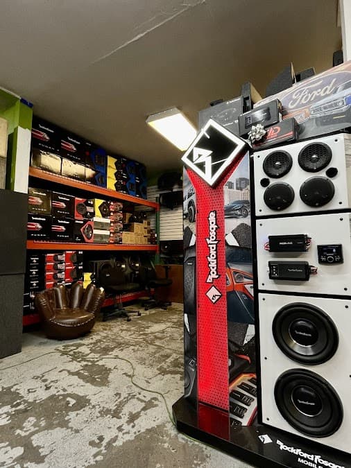 Aztec Auto Sound car audio shop in Kansas City, Missouri photo 3