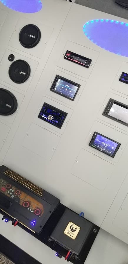 AutoSound & More car audio shop in Omaha, Nebraska photo 7