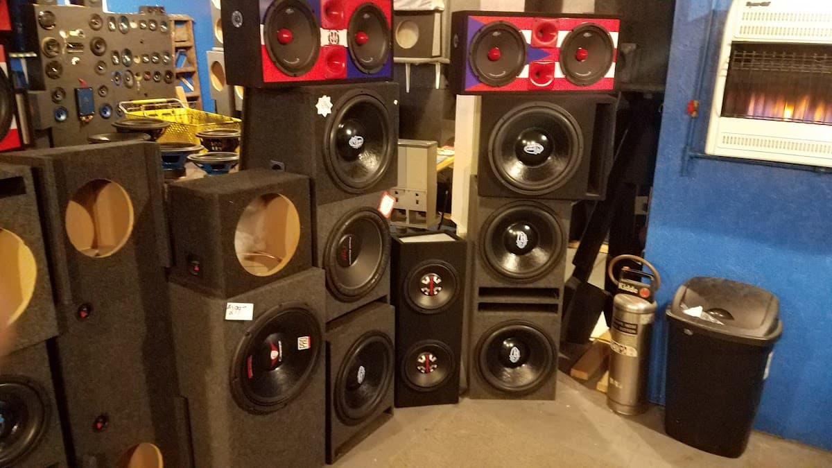 Jake's Discount Car Stereo car audio shop in Reading, Pennsylvania photo 4