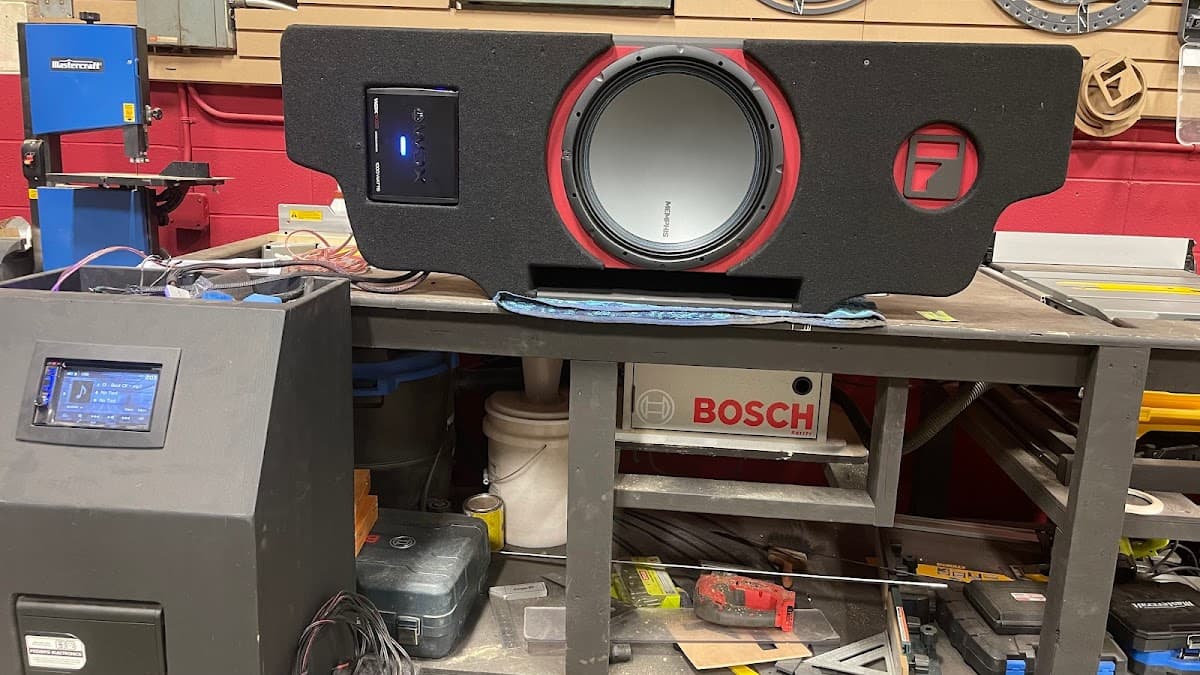 FOZIER'S ELECTRONICS car audio shop in Edmonton, Alberta photo 7