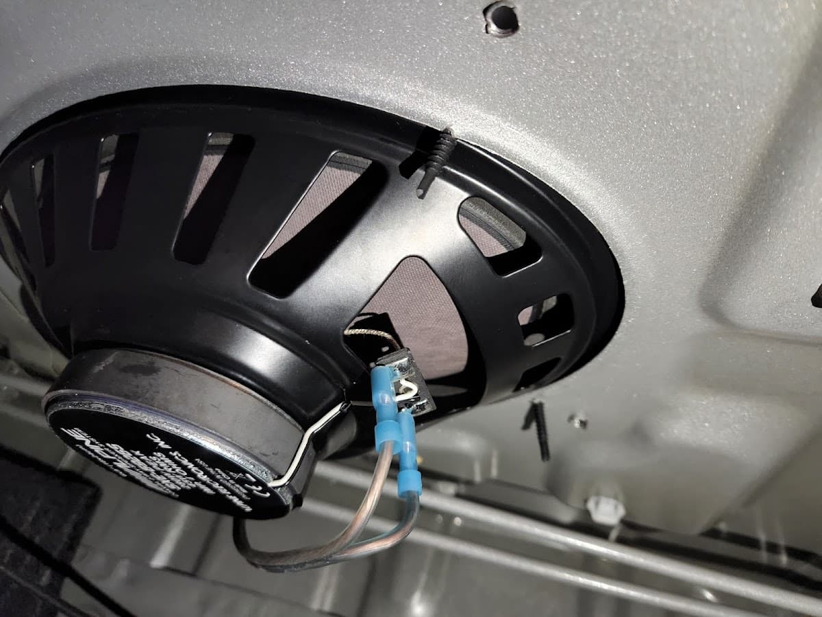 Discount Stereo image 4