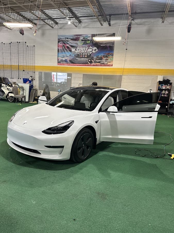 ON THE SPOT CAR AUDIO & WINDOW TINT & ALARM & REMOTE START/ VEHICLE VINYL WRAP car audio shop in Pennsauken Township, New Jersey photo 3
