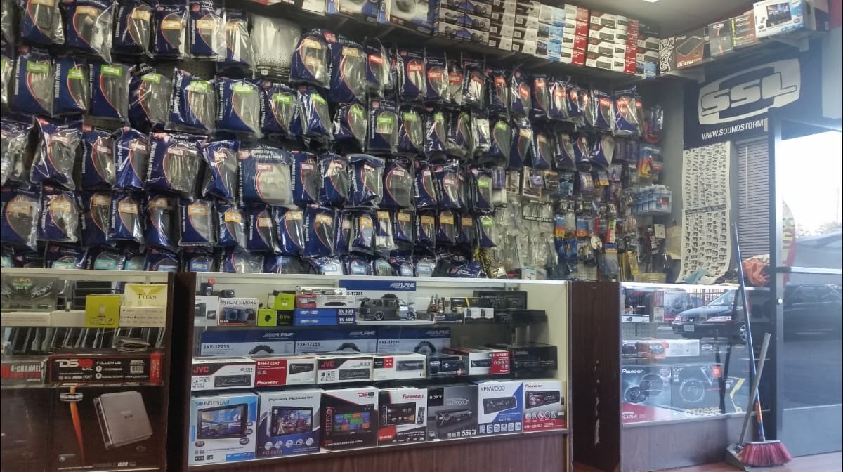 7AM AUDIO and WINDOW TINTING image 2