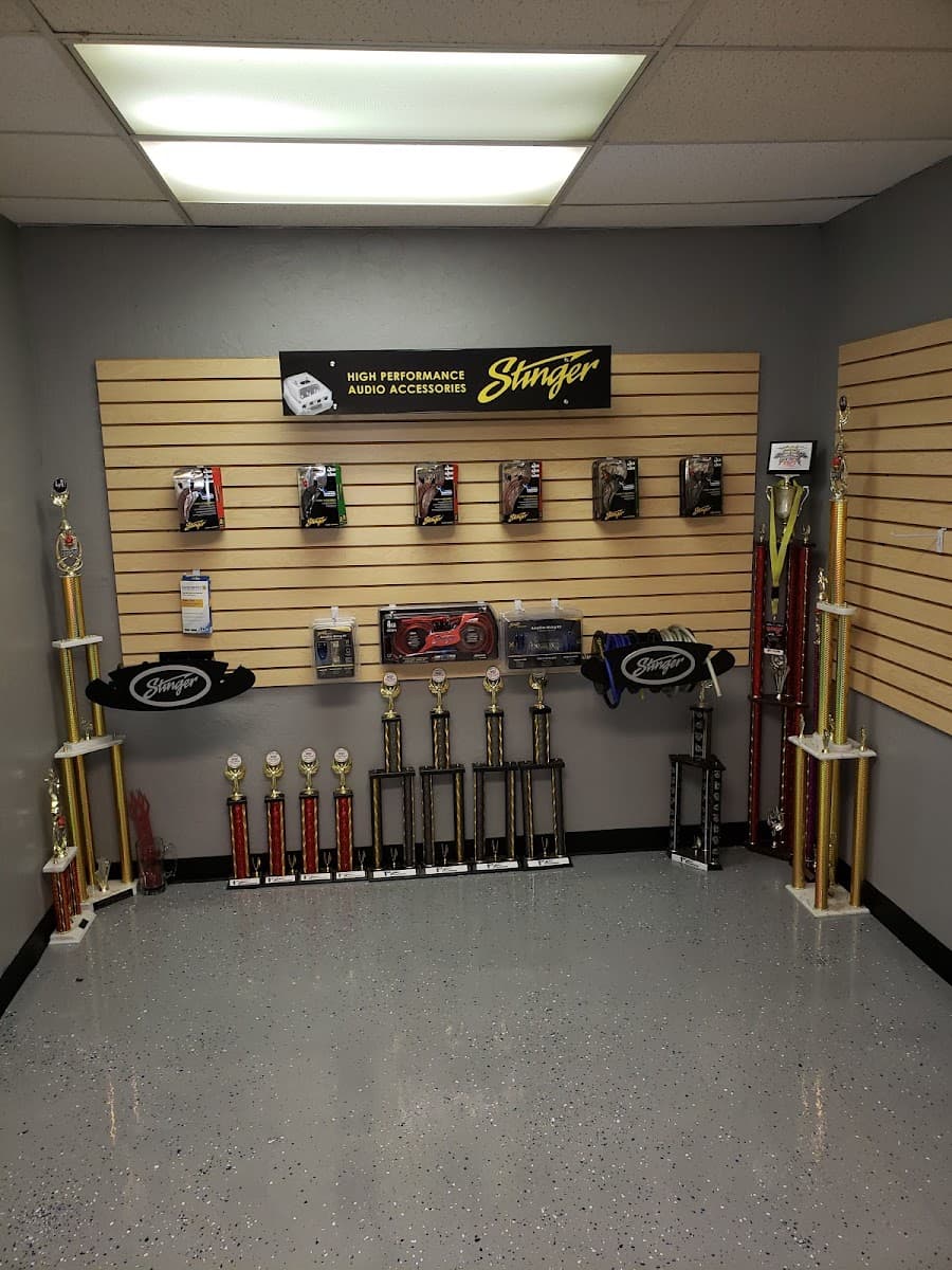 405 Car Audio image 7