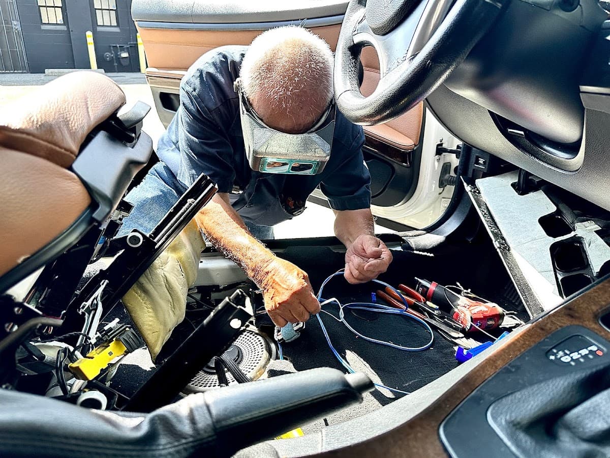 Gran-Prix Auto Stereo image 4