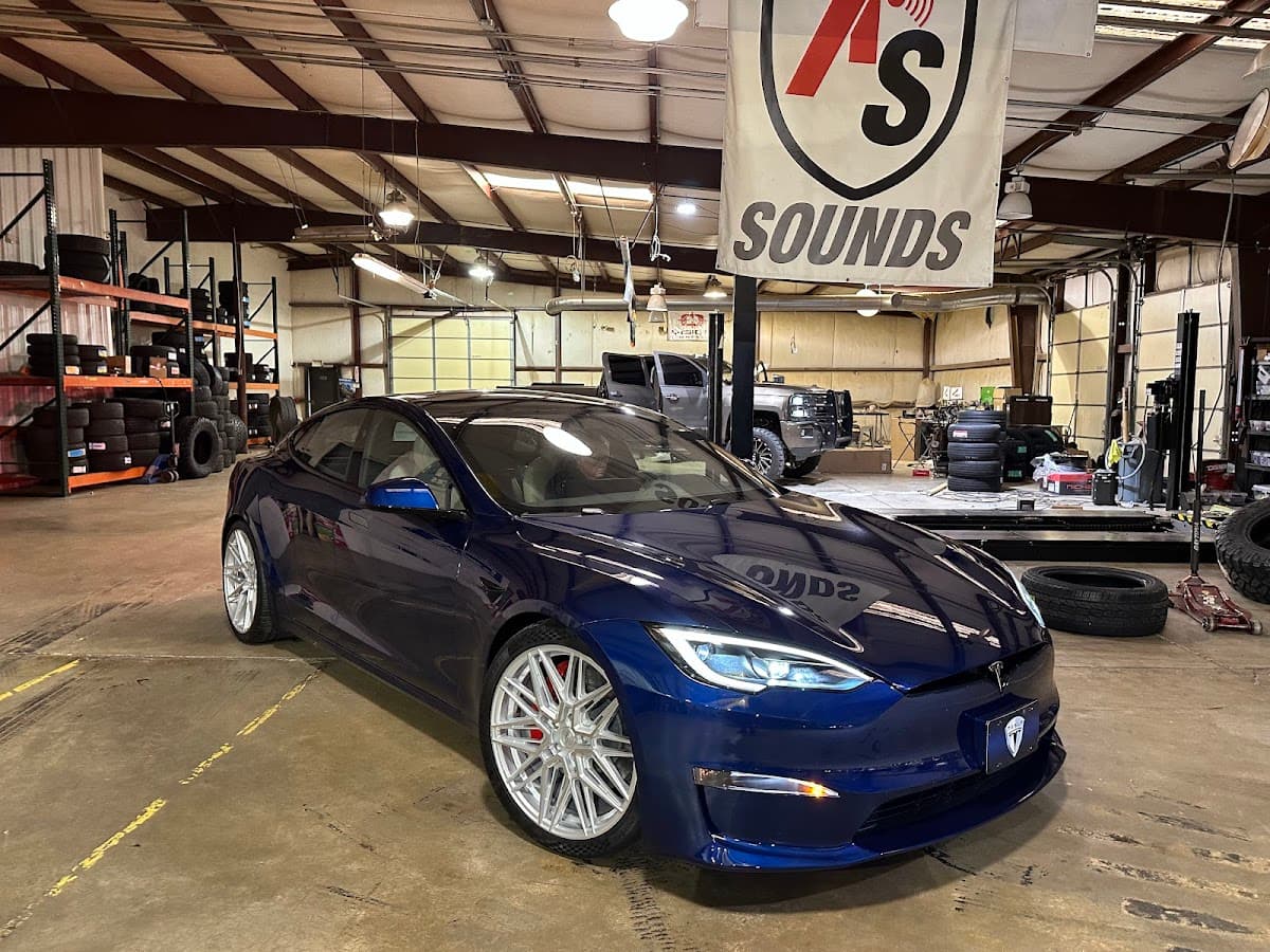 Active Sounds Customs car audio shop in Kernersville, North Carolina photo 4