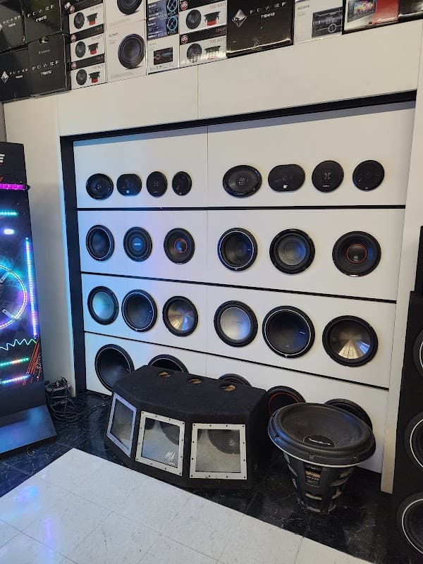 High Volume Car Stereo image 9