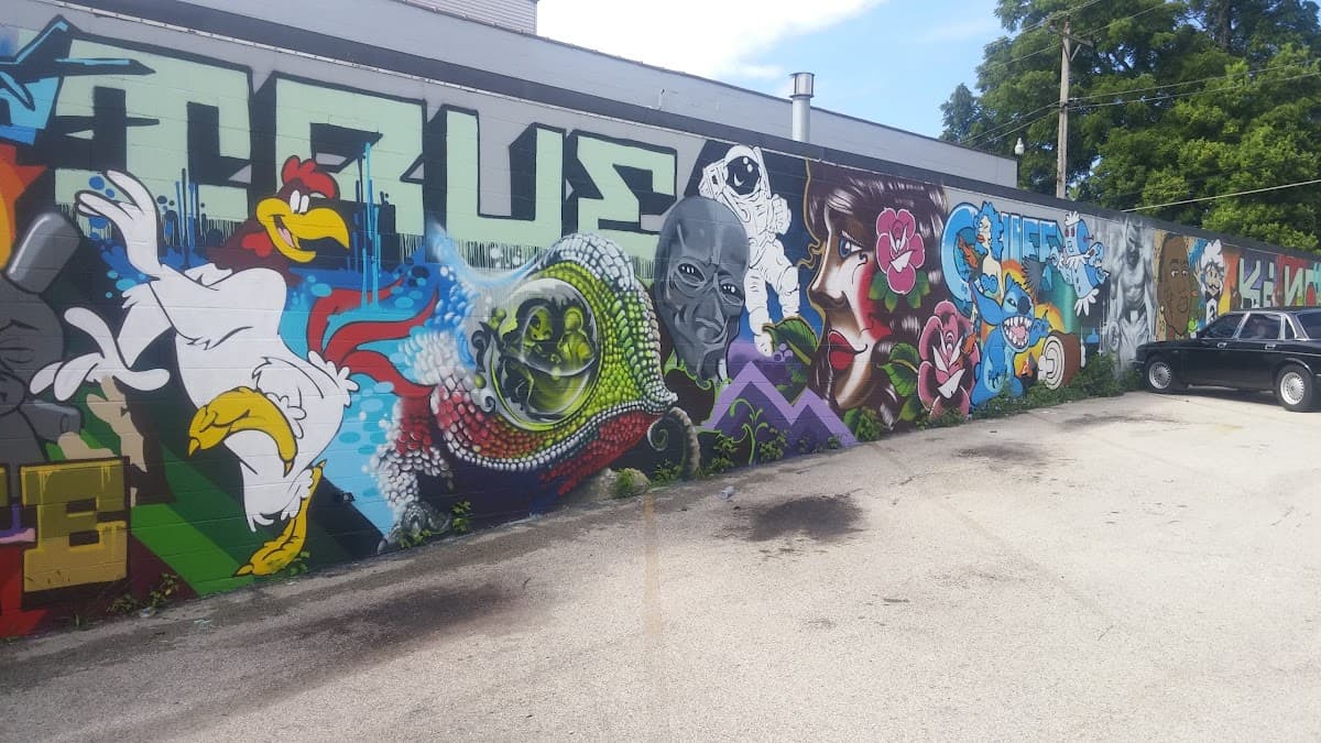 Expert Electronics of Wisconsin car audio shop in Milwaukee, Wisconsin photo 8