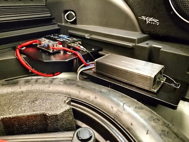 Number 1 Sound car audio shop in Toronto, Ontario photo 3