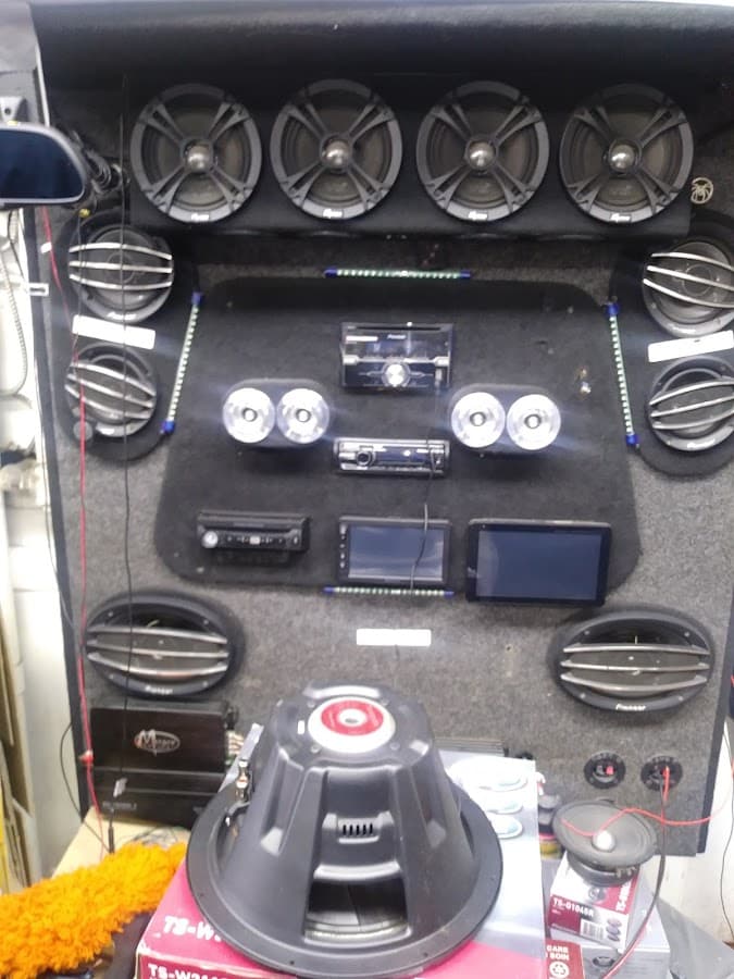 philly car toyz car audio shop in Philadelphia, Pennsylvania photo 7
