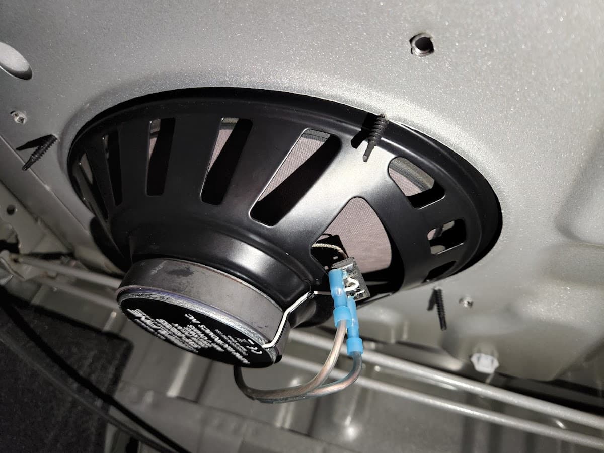 Discount Stereo image 3