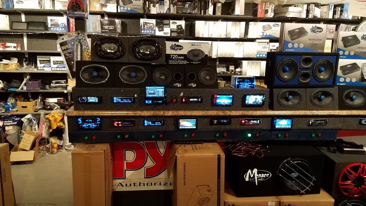 Jake's Discount Car Stereo car audio shop in Reading, Pennsylvania photo 5