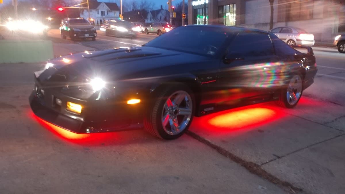 Expert Electronics of Wisconsin car audio shop in Milwaukee, Wisconsin photo 4