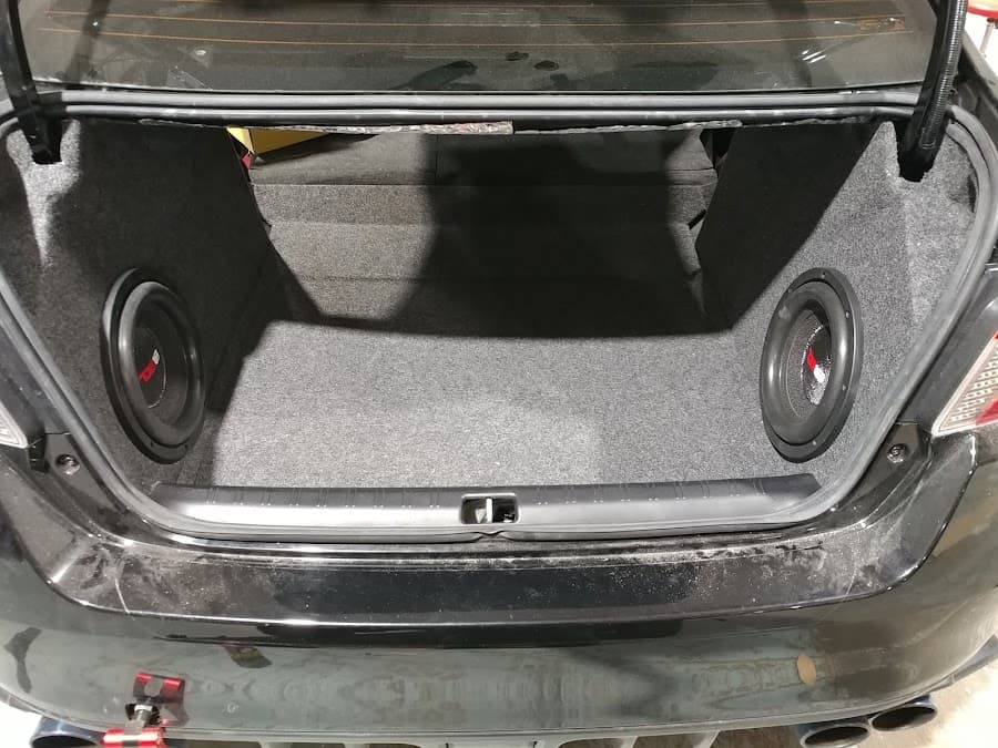 Expert Electronics of Wisconsin car audio shop in Milwaukee, Wisconsin photo 2