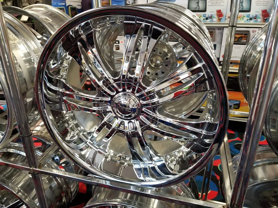 Electronic Plus car audio shop in Manassas, Virginia photo 5