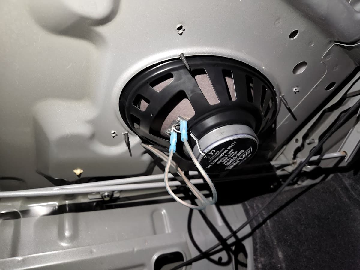 Discount Stereo image 2