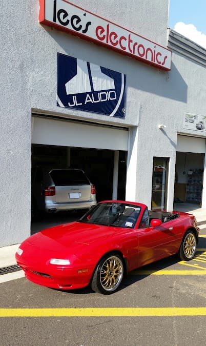 Lee's Electronics car audio shop in East Brunswick, New Jersey photo 8