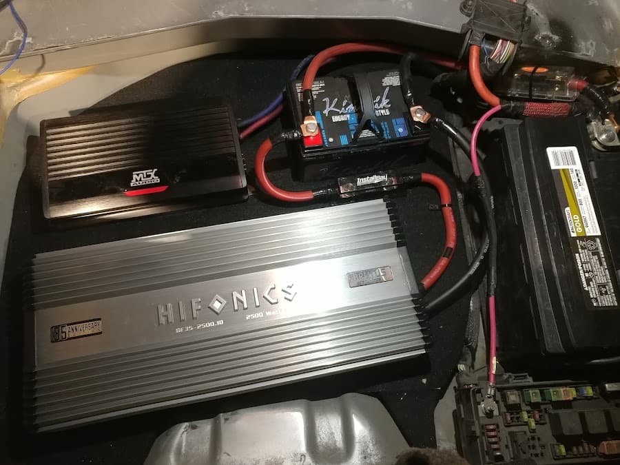 Expert Electronics of Wisconsin car audio shop in Milwaukee, Wisconsin photo 3