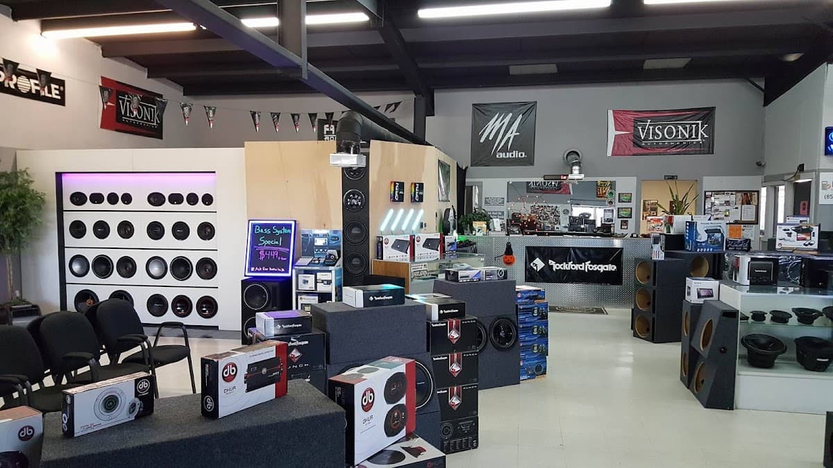 High Volume Car Stereo image 3