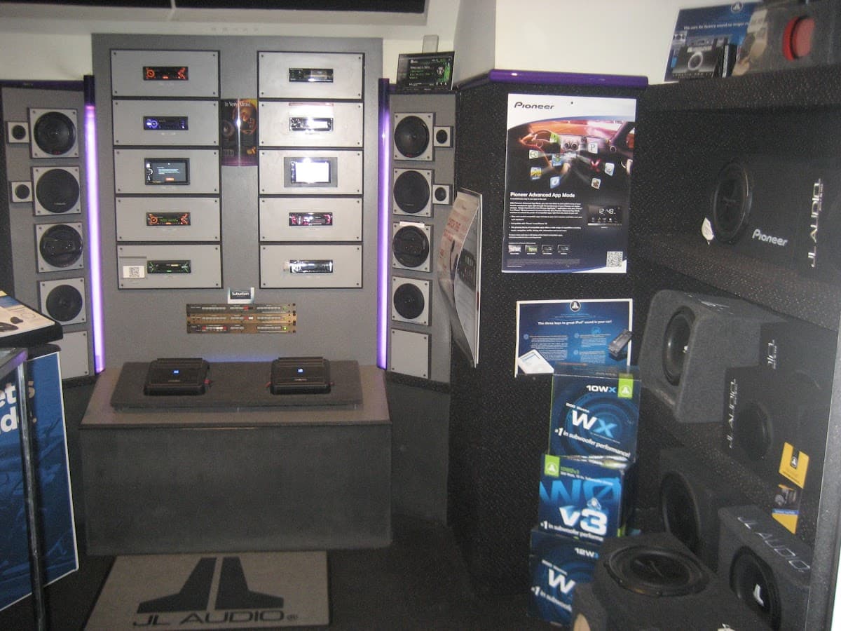 Suburban Auto Radio car audio shop in Oaklyn, New Jersey photo 6