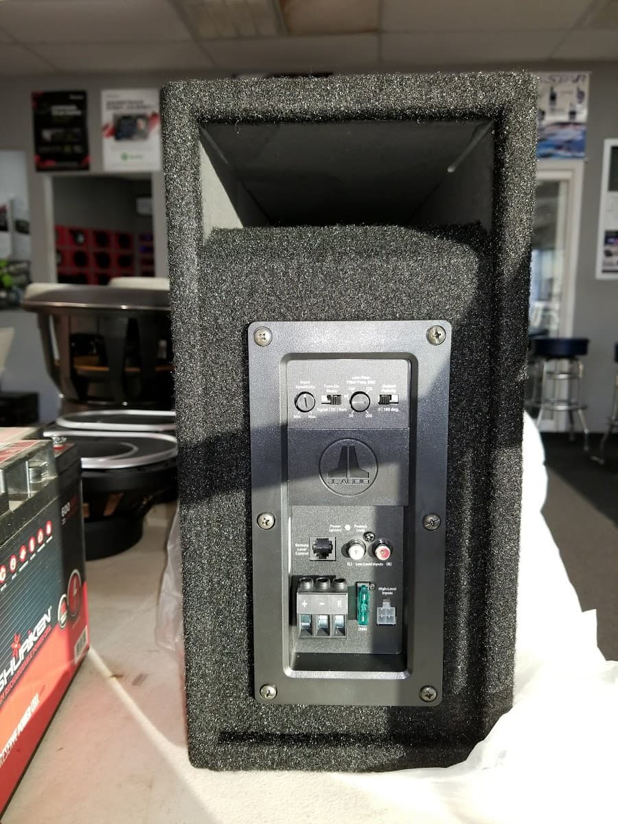 Dj Stereo Town car audio shop in Sioux City, Iowa photo 2