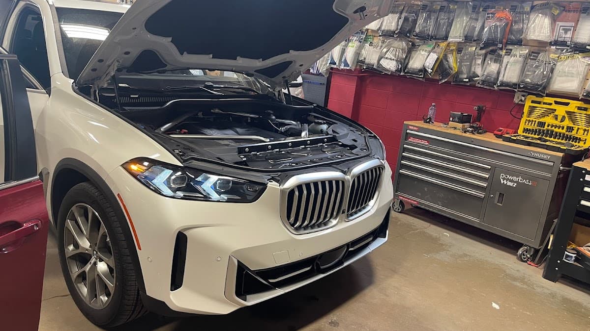 FOZIER'S ELECTRONICS car audio shop in Edmonton, Alberta photo 8