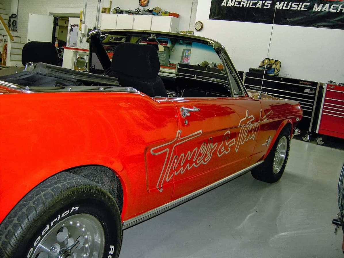 Tunes & Tint image 3