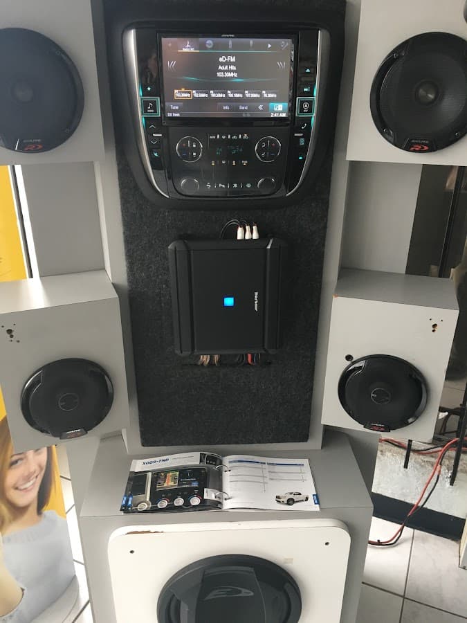 Mesa Radio car audio shop in Albuquerque, New Mexico photo 4
