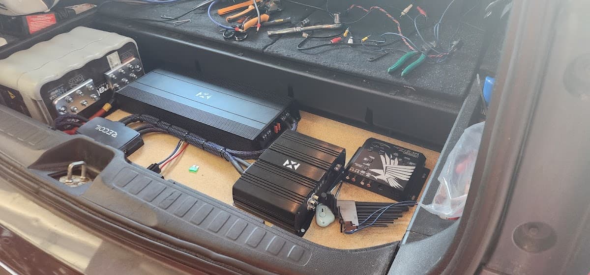 Sonic Electronix car audio shop in Louisville, Kentucky photo 3