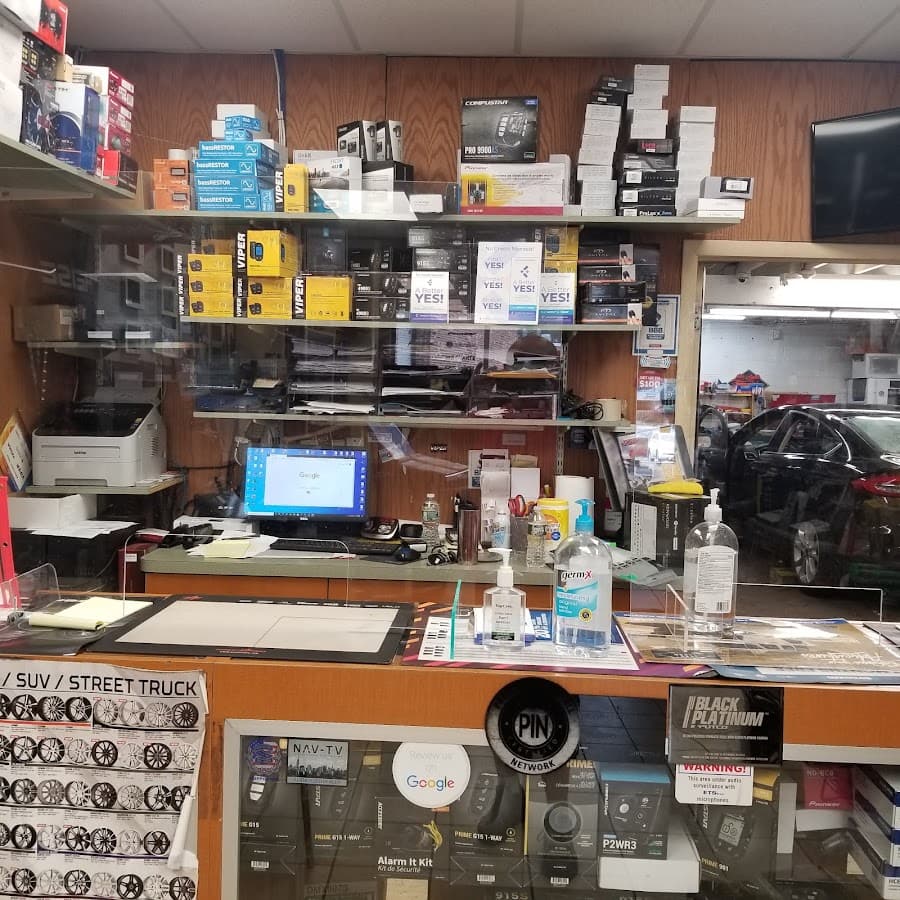 Bumper to Bumper Car Audio car audio shop in Freehold, New Jersey photo 4