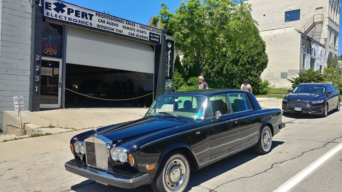 Expert Electronics of Wisconsin car audio shop in Milwaukee, Wisconsin photo 6