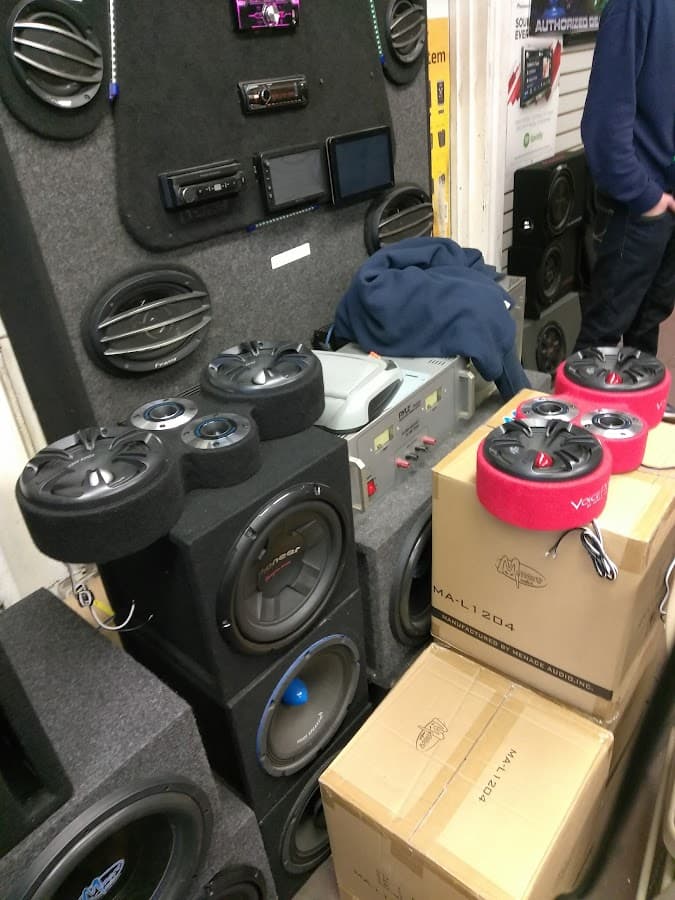 philly car toyz car audio shop in Philadelphia, Pennsylvania photo 4