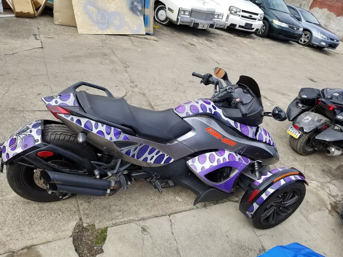 C T Custom car audio and security car audio shop in Philadelphia, Pennsylvania photo 8