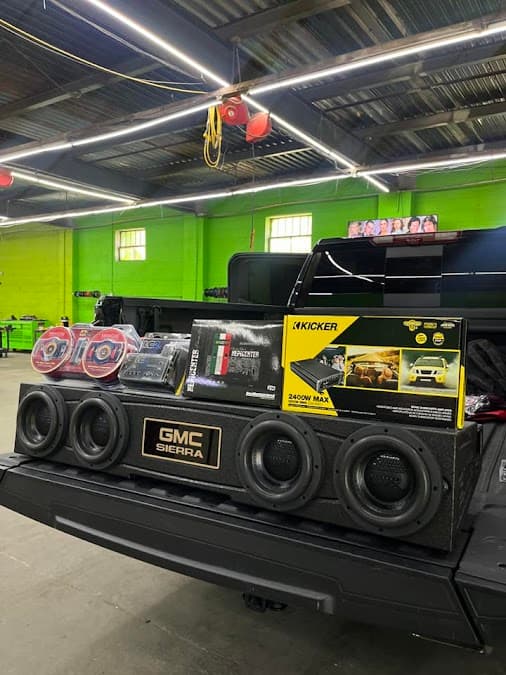 Aztec Auto Sound car audio shop in Kansas City, Missouri photo 4